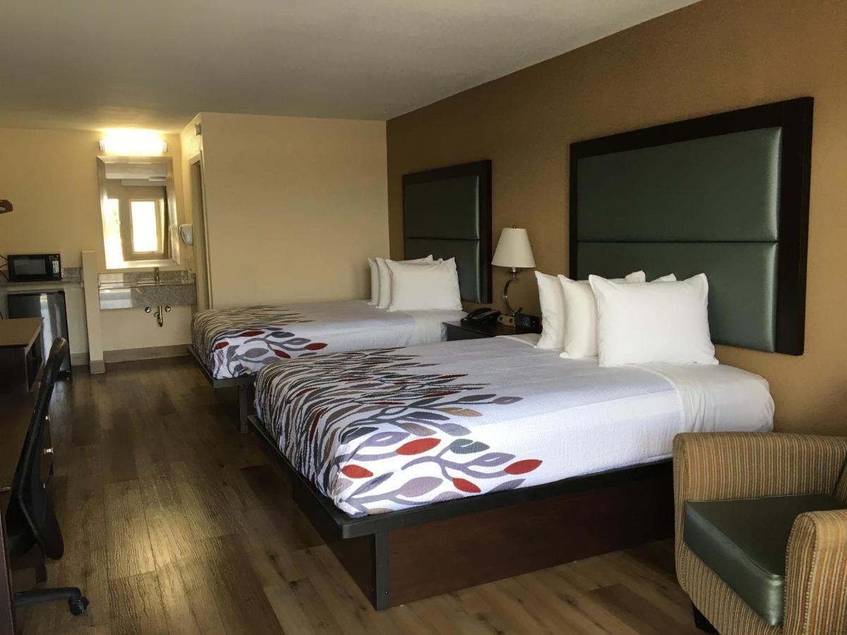 Red Roof Motel